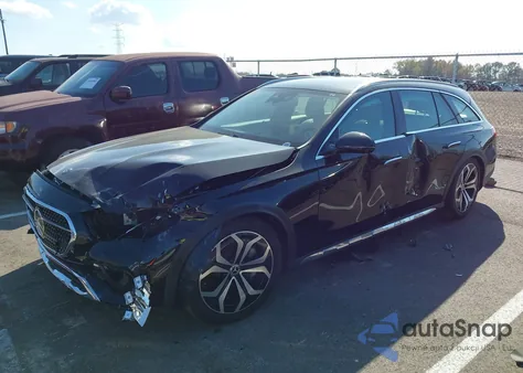 2025 Mercedes-Benz E 450 4Matic z USA, uszkodzony, nr VIN W1KLH6FB1SA128882